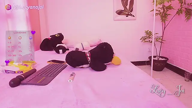 Lucyanajoi webcam