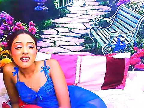 IndianPretty14u2Luv webcam