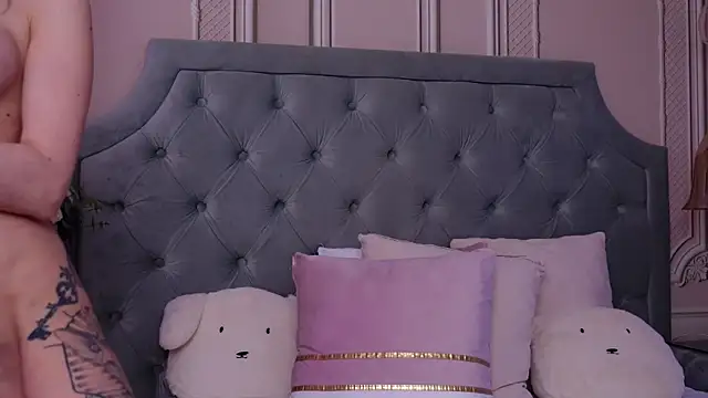 LucyAddison webcam