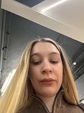 sashacatt (F young) - Masturbation completely naked 😈
