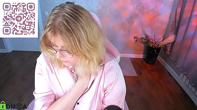 luna_c0ra webcam