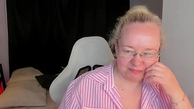 ViolaSmithh webcam