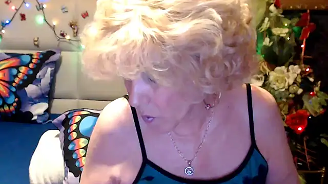 HappyWomanOn webcam