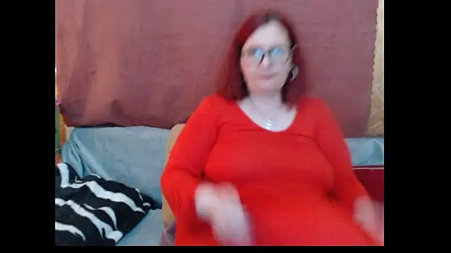 PlayfullMature webcam