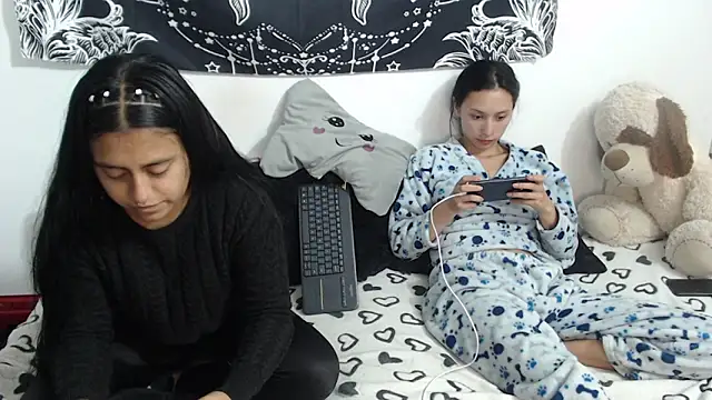 emily_n_abby webcam