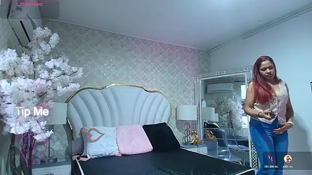 YazminJenner webcam