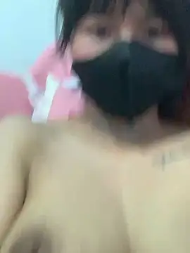 Lilyy18 webcam