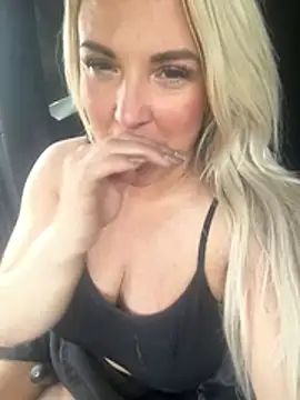 bustyblondebabe