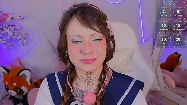 EricaMoonn webcam