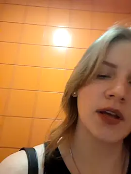 mooniekiss webcam