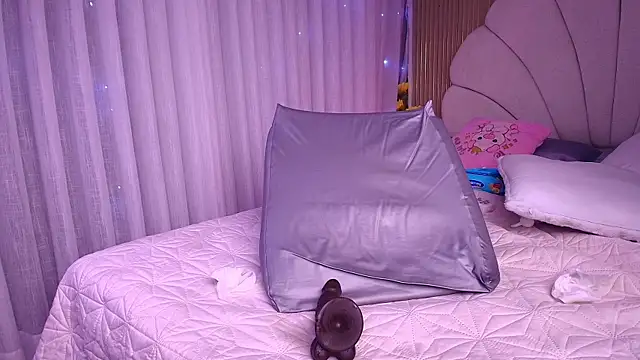 aisha_sh webcam