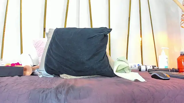 violet_gray_ webcam