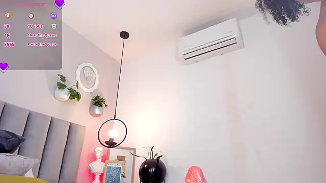 Tina_curly webcam