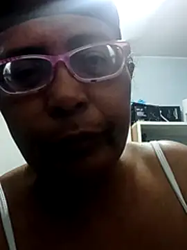 sexymomsn webcam