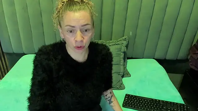 alaha_evans webcam