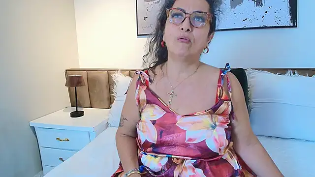 AlessandraLeroy webcam