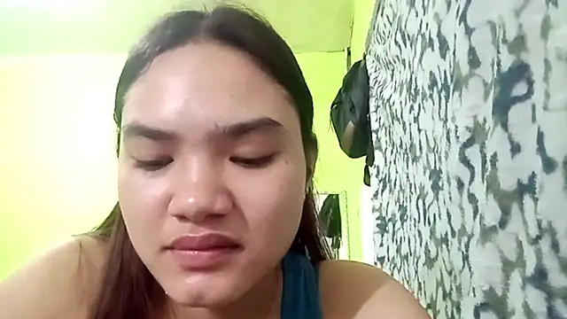 RenataLowa live sex cam