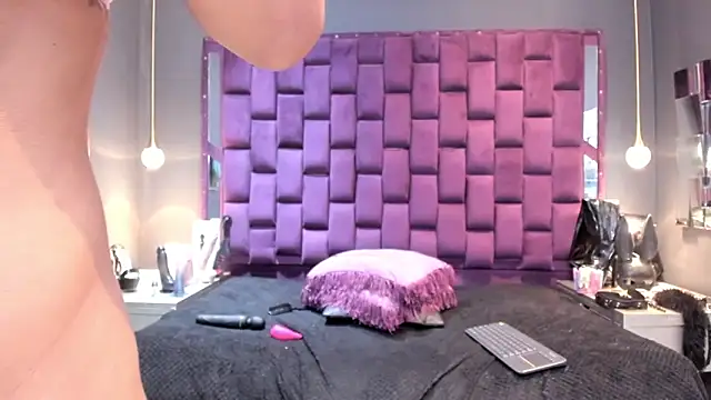online web cam porn MilaRiva