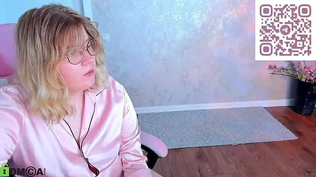 luna_c0ra webcam