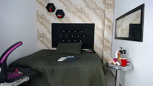 issa__love webcam