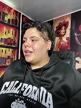 Hailey_Curvy webcam