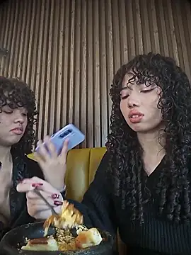 Chloe_and_Violeta live sex cam