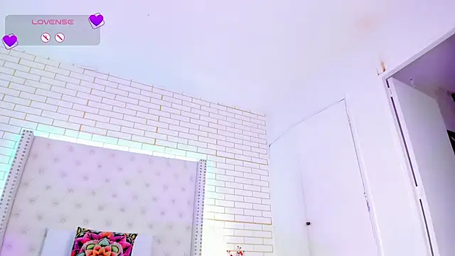 Coco_Balenciaga_ webcam