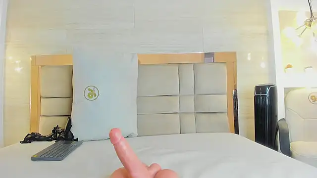 chloe_murray webcam
