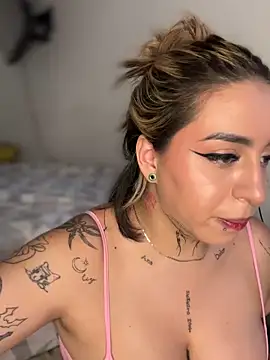 CarolQueen1_ webcam