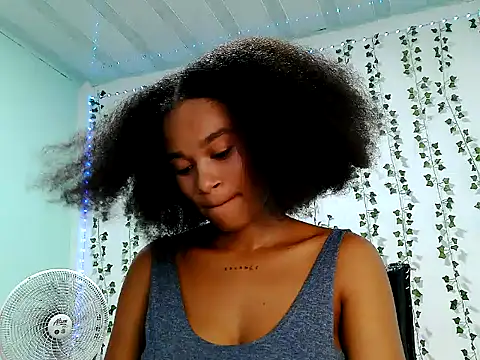 Akemy_Saunders webcam