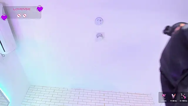 Coco_Balenciaga_ webcam