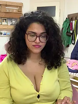 Curvydesifromgermany webcam