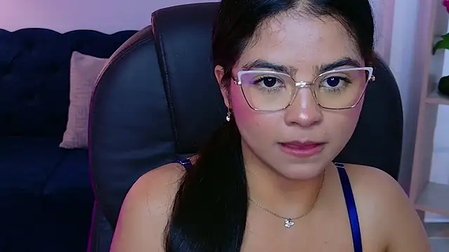 Layla_Breezee webcam