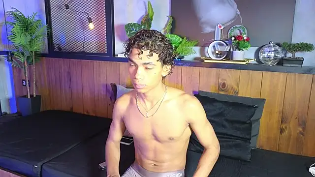 AlanCutee webcam