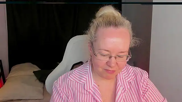 ViolaSmithh webcam