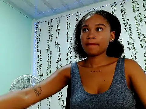 Akemy_Saunders webcam