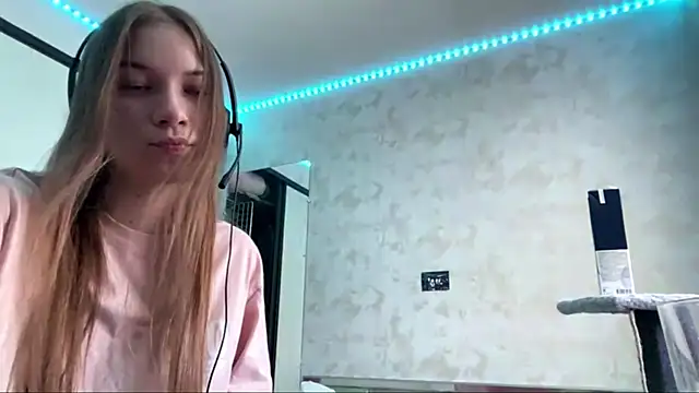 Sonya_Solnarima webcam