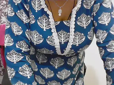 LovingPihu webcam