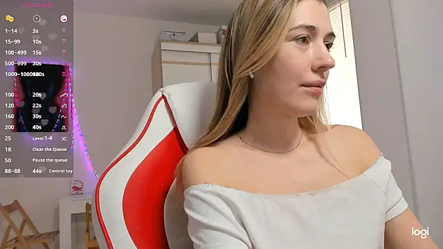 HotCarolineXO webcam