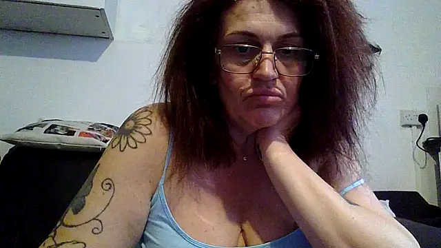 rubyyrosee (F mature) - Bend over