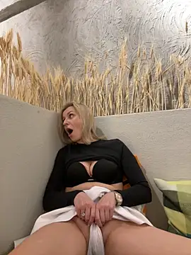 Webcam Model (VikaBunny1)  is live.Free join now!