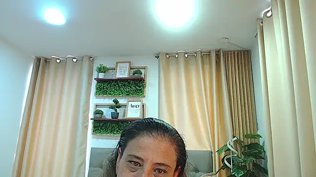 sasi_luna (F milf) - masturbation and sqwuik show