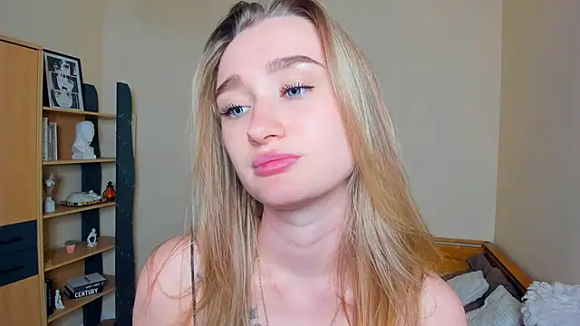 VioletteClaire webcam