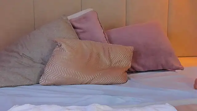 aprilebony_ webcam