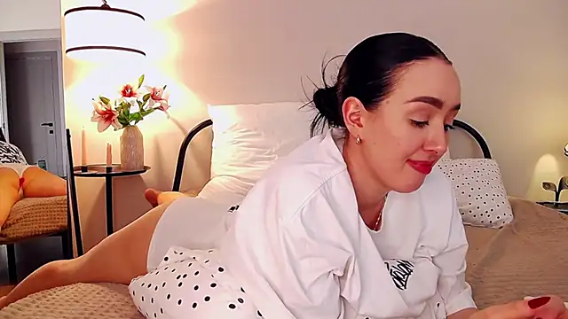 KimKhallifa webcam