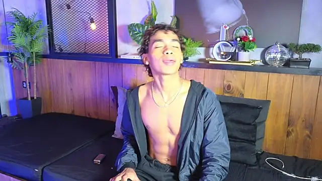 AlanCutee webcam
