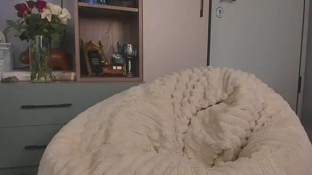 FoxieKiss webcam