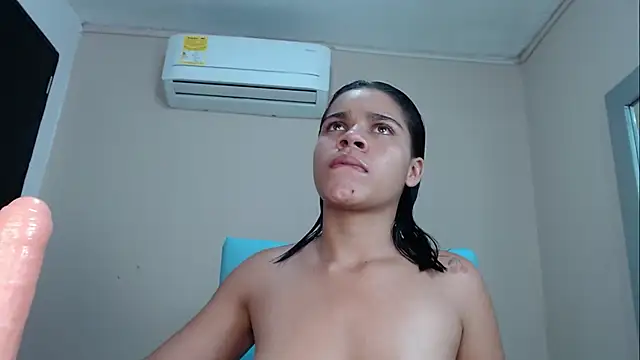 Dora__26 webcam