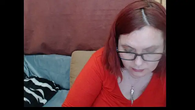 PlayfullMature webcam