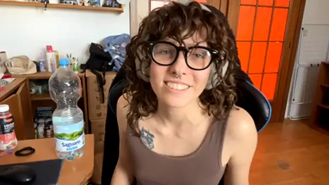 PillowPeachX webcam